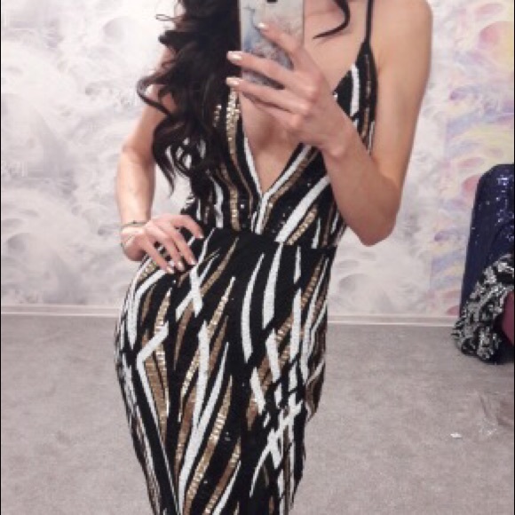 NWT v Sequin party dress - Picture 5 of 8